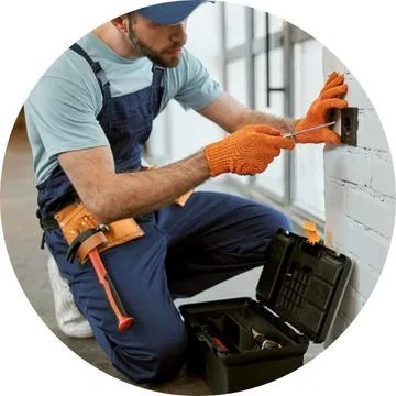 Eletricista atendendo clientes em diversas cidades de São Paulo